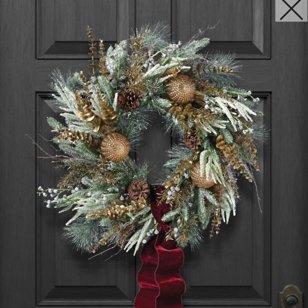 Frontgate 30” Eucalyptus & Pine Wreath - Picture 3 of 9